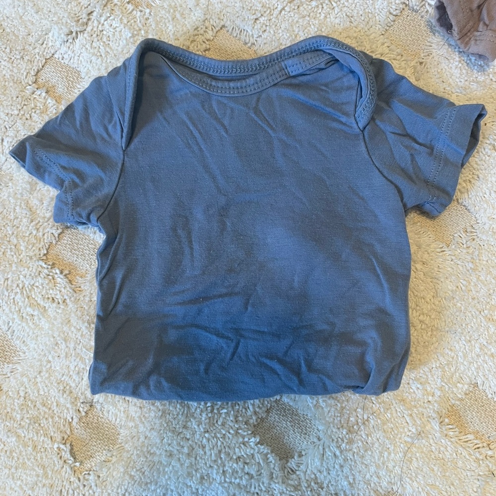 Kyte Baby Bodysuit in Slate
0-3 months